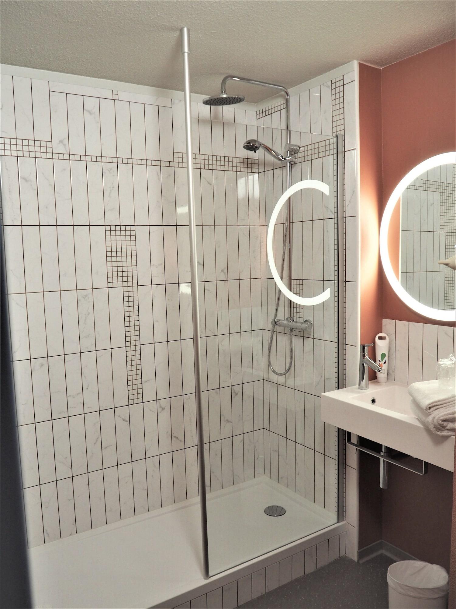 Ibis Styles Le Mans Gare Sud Hotel Buitenkant foto